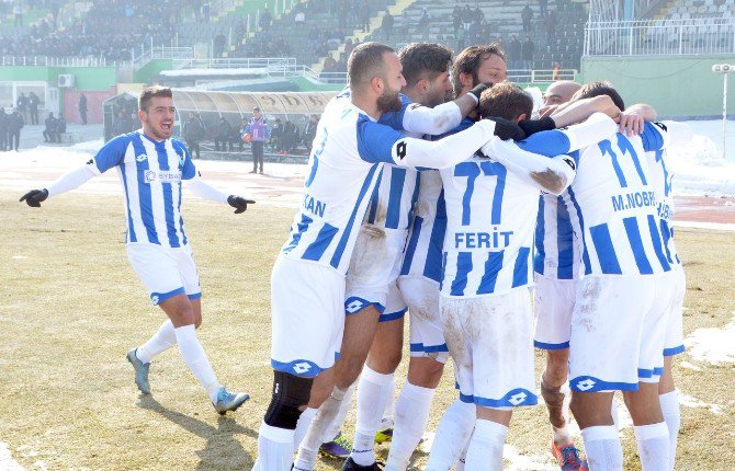 B.b. Erzurumspor’da Galibiyet Sevinci Yaşanıyor