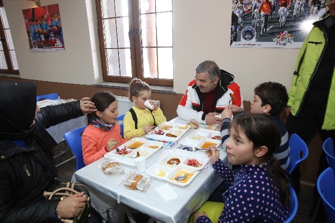 Başkan Çelik Kayak Okulu’nda