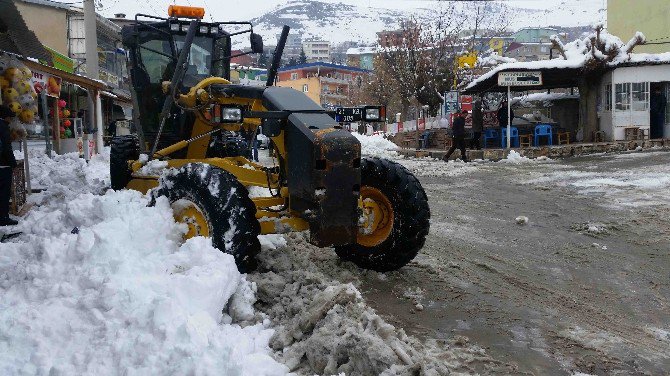 Kulp’ta Kar Temizleme Seferberliği