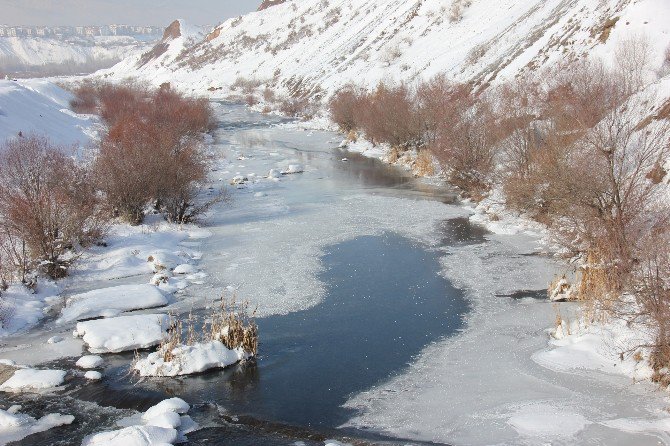 Bingöl’de Hava Sıcaklığı Eksi 20’yi Gördü