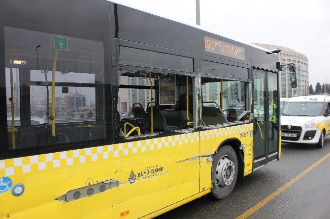 Kaza Yapan Metrobüs Şoförü, Gazetecilere Saldırdı