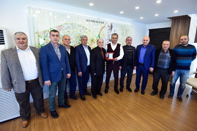 Kırcamililerden Başkan Uysal’a Teşekkür Plaketi