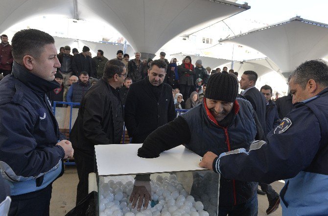 Muratpaşa’da 850 Pazarcı Esnaf Kura Çekti