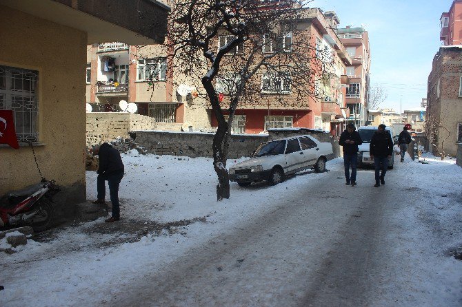 Polisin Kovaladığı Hırsızlar Aracı Bırakıp Kaçtı