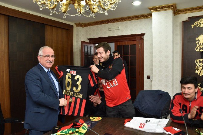 Eskişehirspor Taraftarından Vali Tuna’ya Ziyaret