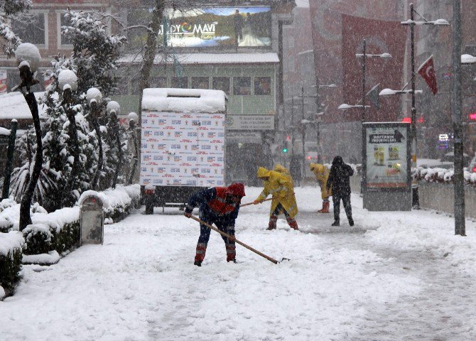 Rize’de Yoğun Kar 346 Köy Yolunu Ulaşıma Kapattı