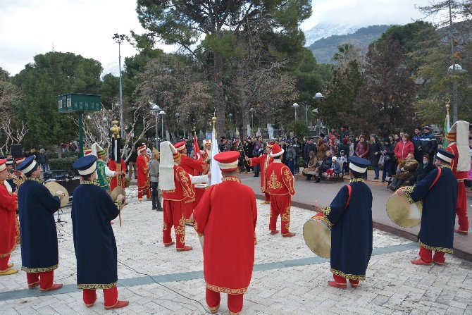 Şehzadeler Mehteri Halkın Beğenisini Topluyor