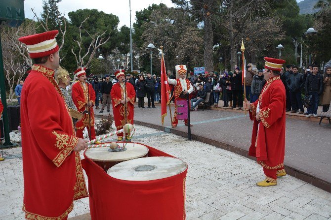 Şehzadeler Mehteri Halkın Beğenisini Topluyor