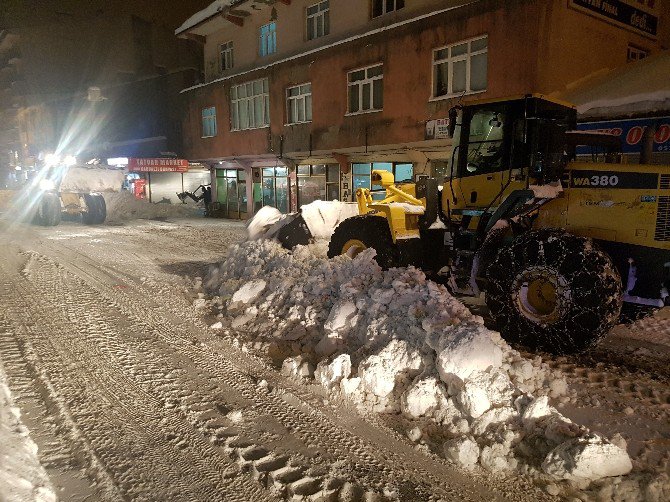 Tatvan Belediyesinden Kar Temizleme Çalışması