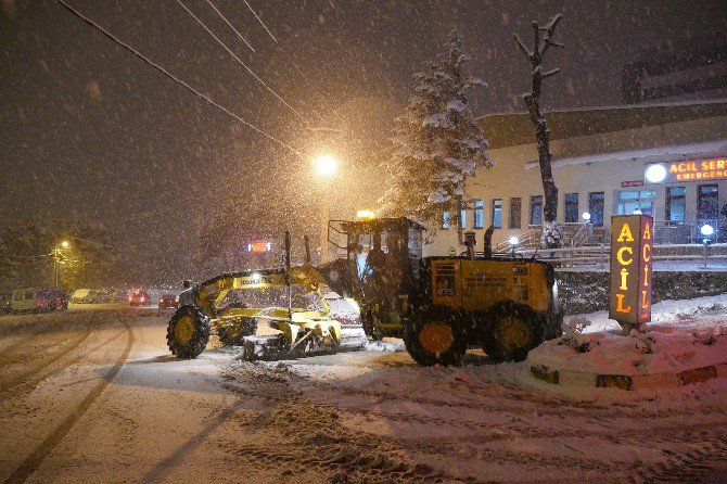 Trabzon Büyükşehir Belediyesi Şehrin Her Noktasında Kar Mücadelesine Devam Ediyor