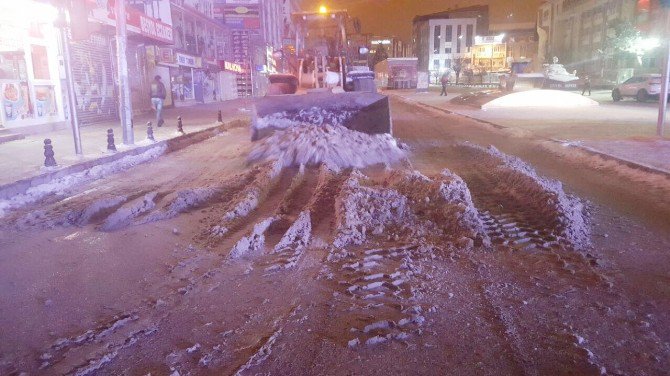 Van’da 200 Mahalle Yolu Ulaşıma Kapandı