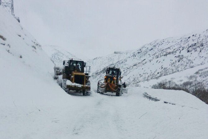 Van’da 200 Mahalle Yolu Ulaşıma Kapandı