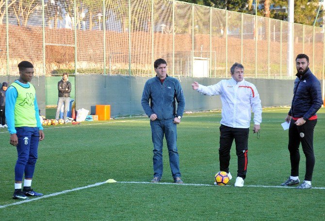 Aytemiz Alanyaspor’un Yeni Teknik Adamı Sahaya İndi