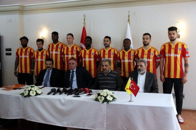 Kayserispor’da Sergen Yalçın Ve Yeni Transferler İmzayı Attı