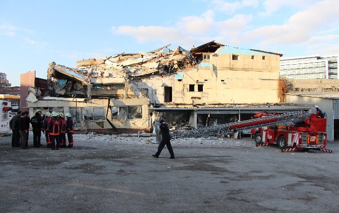 Beyoğlu’nda 3 Katlı Bina Çöktü