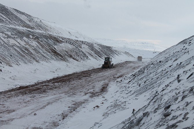 Btk Demiryolu Hattında Eksi 30’da Çalışıyorlar