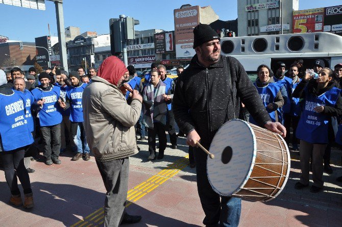 Karabağlar’da Belediye İşçileri Greve Gitti