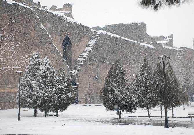 Diyarbakır’da Tarih Beyaza Büründü