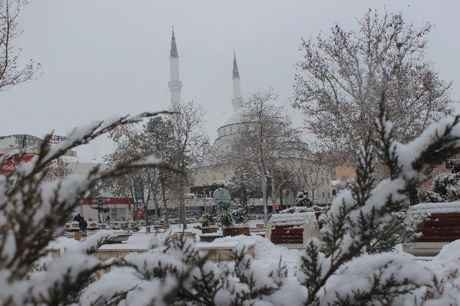 Elazığ’da Kar Yağışı Etkisini Göstermeye Başladı