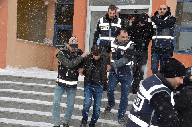 Hakkari’de Uyuşturucu Operasyonu: 13 Gözaltı