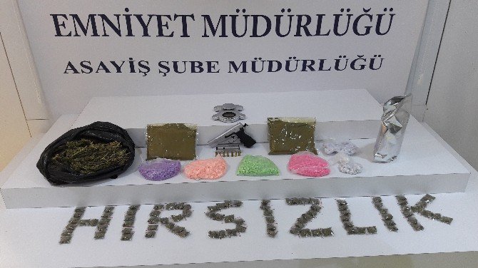 İstanbul’da Polis Süsü Verip Milyon Dolarlık Gasp Yapan Çete Çökertildi