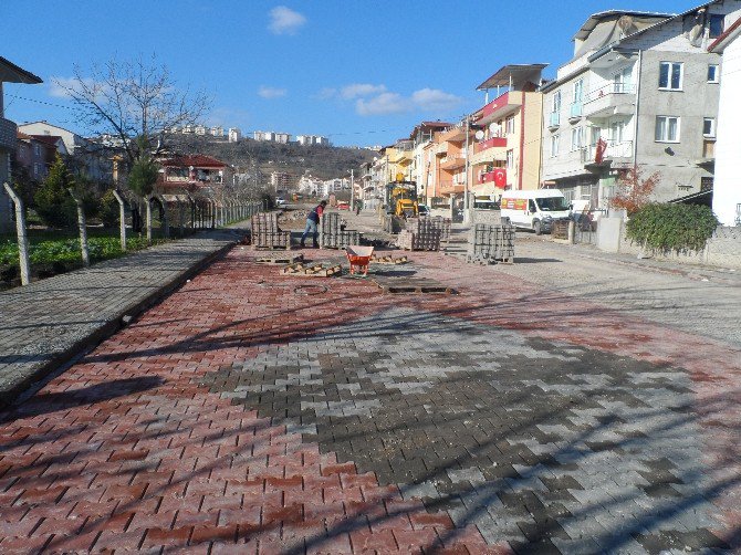 İzmit’te Parke Yol Çalışması Devam Ediyor