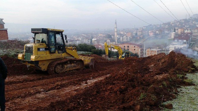 İzmit’te Parke Yol Çalışması Devam Ediyor