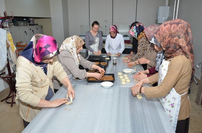 Palandöken Belediyesi’nin Açtığı Bu Kursa Kadınlar Büyük İlgi Gösteriyor