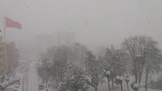 Samsun’daki Yoğun Kar Ve Tipi Hem Çile Hem Eğlence Oldu