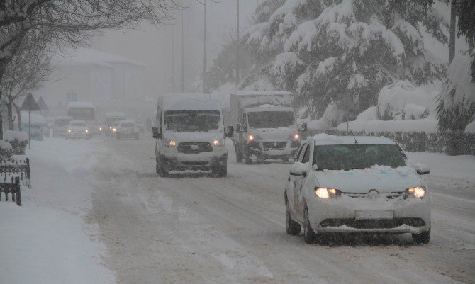 Samsun’daki Yoğun Kar Ve Tipi Hem Çile Hem Eğlence Oldu