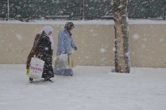 Şanlıurfa’da Yoğun Kar Yağışı Etkili Oluyor