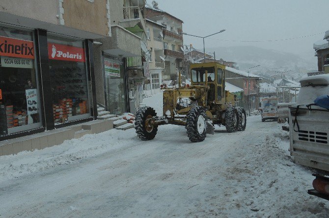 Çelikhan’da Kar Ve Tipi Hayatı Olumsuz Etkiledi