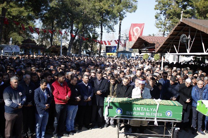 İş Adamının Yakılarak Öldürülen Oğlu Son Yolculuğuna Uğurlandı