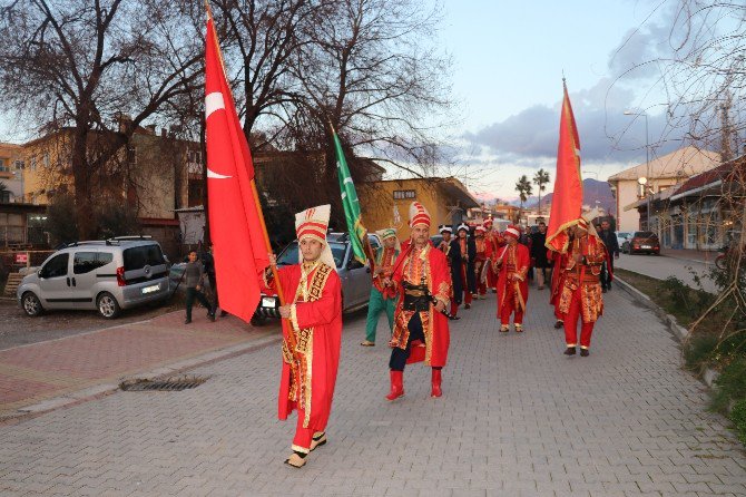 Antalya’da Asker Adayları Mehter Takımıyla Uğurlandı