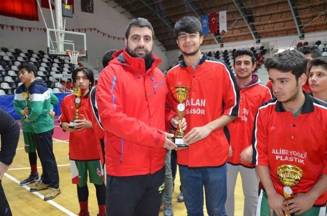 Basketbolda Ödül Töreni Yapıldı