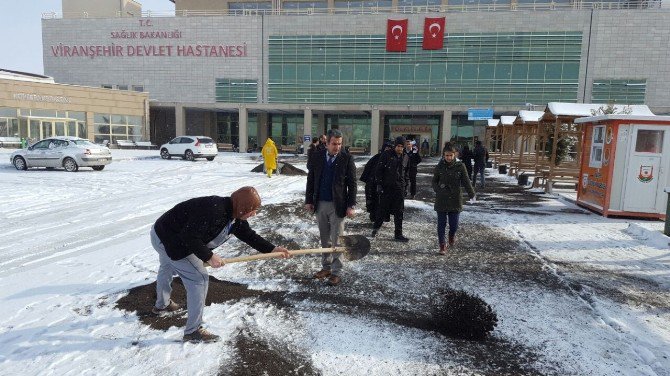 Başlık Baş Hekim Erkan’da Kar Mesaisi