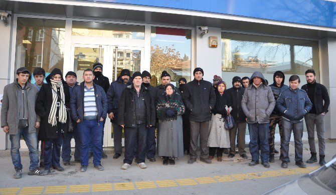 Bozüyük’te Ev Nöbeti Tutanlar Gelen Haberle Yıkıldı