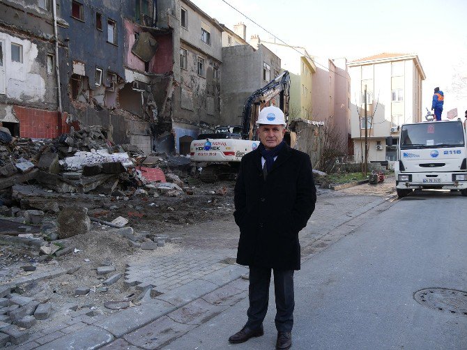 Başkan Hasan Akgün: “Ya Riskli Binaları Yıkacağız Ya Da Yüz Binlerce Mezar Kazacağız”