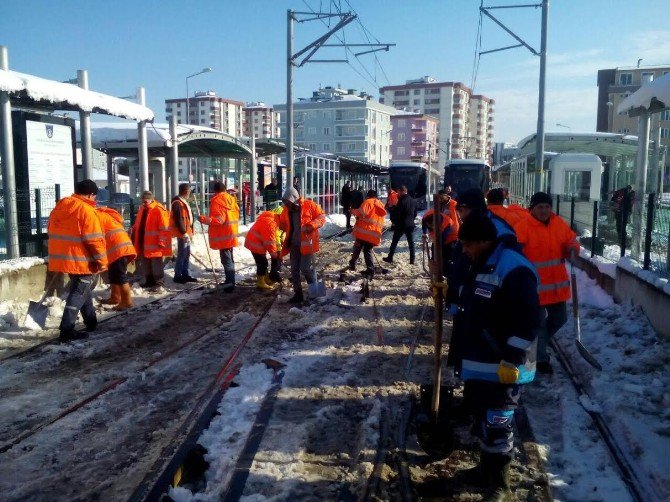 Raylı Sistem Yeniden Hizmet Vermeye Başladı