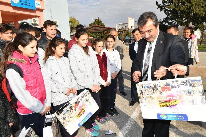 Başkan Çetin’den Sporculara Malzeme Yardımı