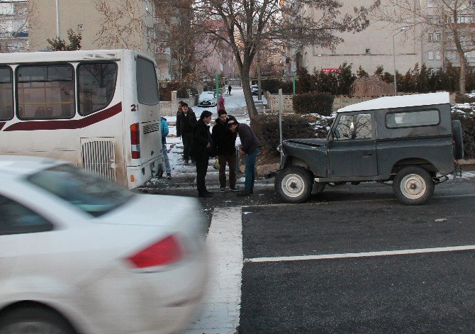 Elazığ’da Trafik Kazası: 4 Yaralı