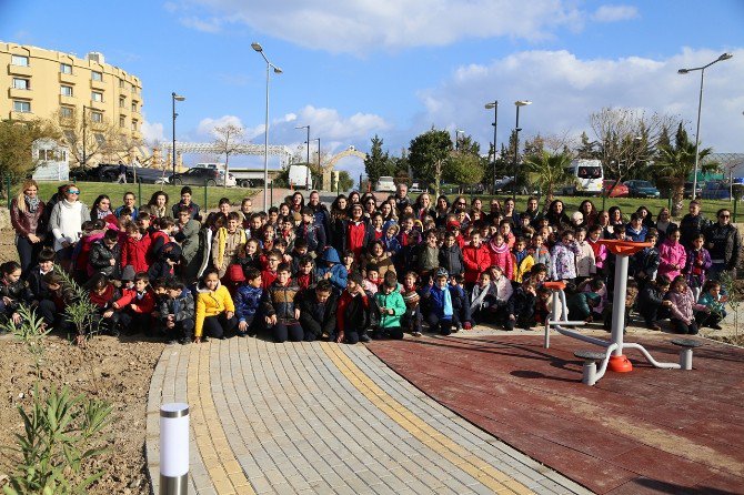 Gaü Okullar Grubu Girne Belediyesi İle Ağaç Dikimine Katıldı