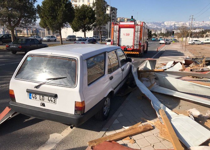 Kahramanmaraş’ta Rüzgar Yıktı Geçti