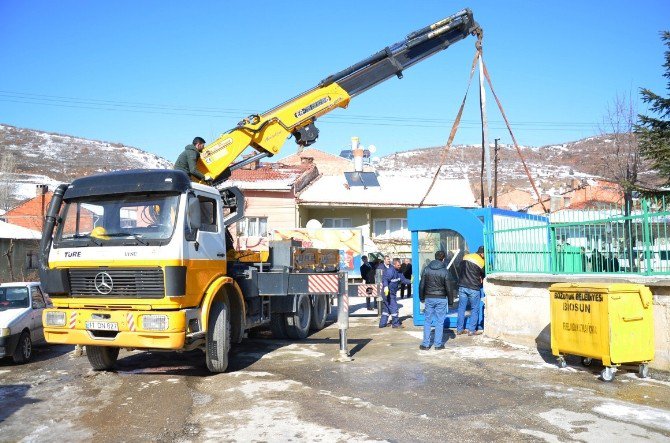 Bozüyük’te Bir Klimalı Durak Daha Yeşil Camii’nin Önünde Yerini Aldı