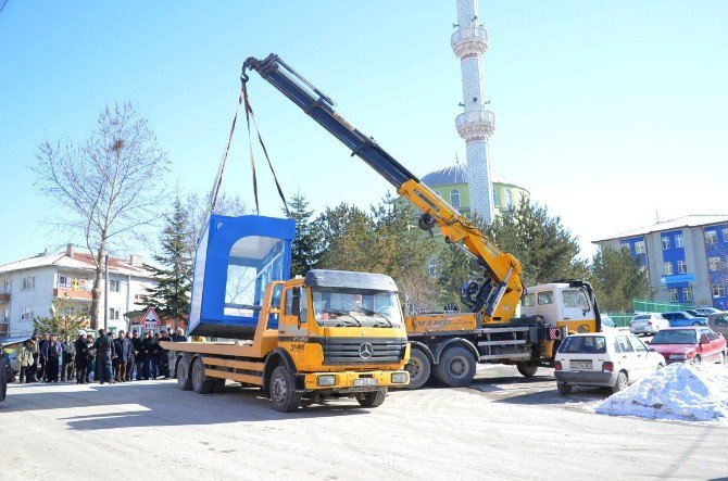 Bozüyük’te Bir Klimalı Durak Daha Yeşil Camii’nin Önünde Yerini Aldı