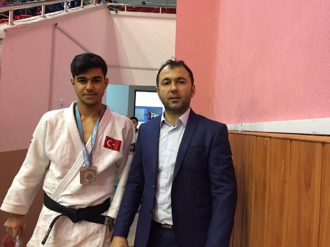 Salihli Belediyespor, Ümitler Judo 1. Ligine Yükseldi