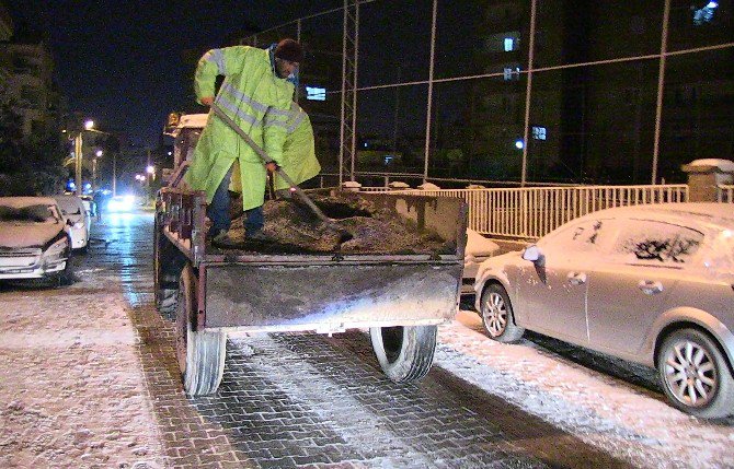 Beyaza Bürünen Şanlıurfa’da Haliliye Belediyesi Çalışmalarını Aralıksız Sürdürdü