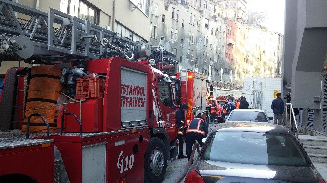 Şişli’de Hastane Ek Bina İnşaatında Korkutan Yangın