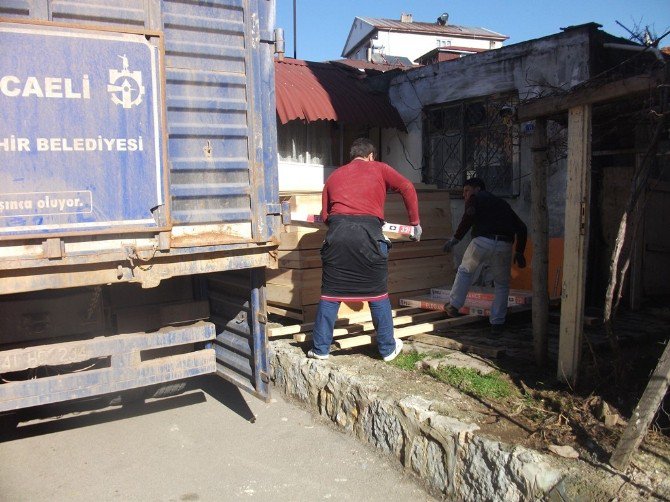 Büyükşehir’den Gebzeli Aileye İnşaat Malzemesi Yardımı