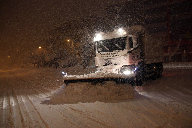 Trabzon’da Gece-gündüz Kar Mücadelesi Yapılıyor